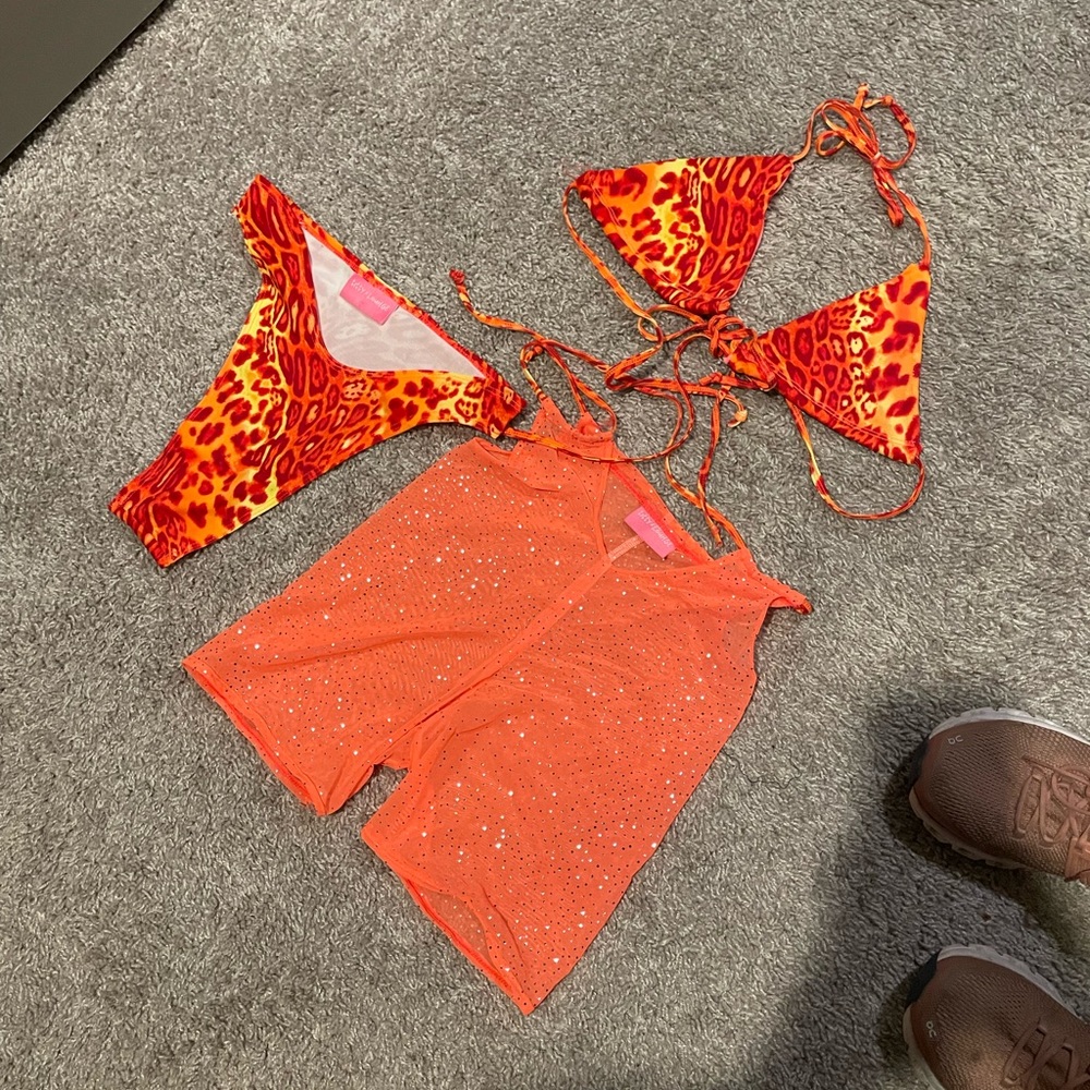 Sassypants the label size 6 in AUS sizing. I usually wear 0-2 or XS/S in US - Picture 1 of 3